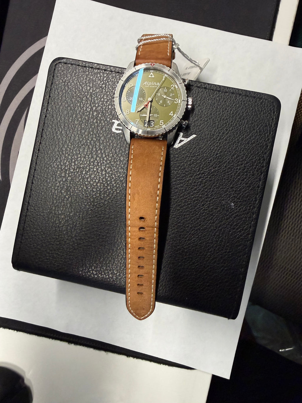 Pilot Quartz Chronograph Big Date
SKU: AL-372GR4S26 ALPINA MENS

With box and tag 

This Startimer Pilot Quartz Chronograph Big Date comes in a 41mm case with a calf leather strap and a quartz movement. The watch offers hours, minutes, seconds, big date a