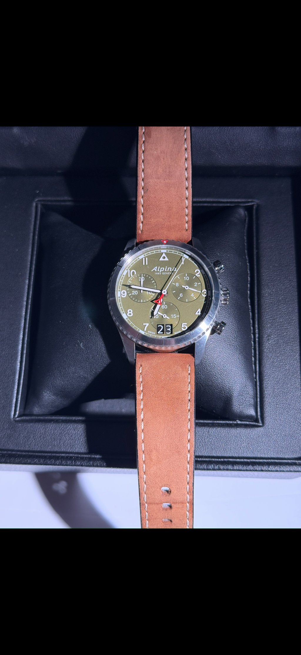 Pilot Quartz Chronograph Big Date
SKU: AL-372GR4S26 ALPINA MENS

With box and tag 

This Startimer Pilot Quartz Chronograph Big Date comes in a 41mm case with a calf leather strap and a quartz movement. The watch offers hours, minutes, seconds, big date a