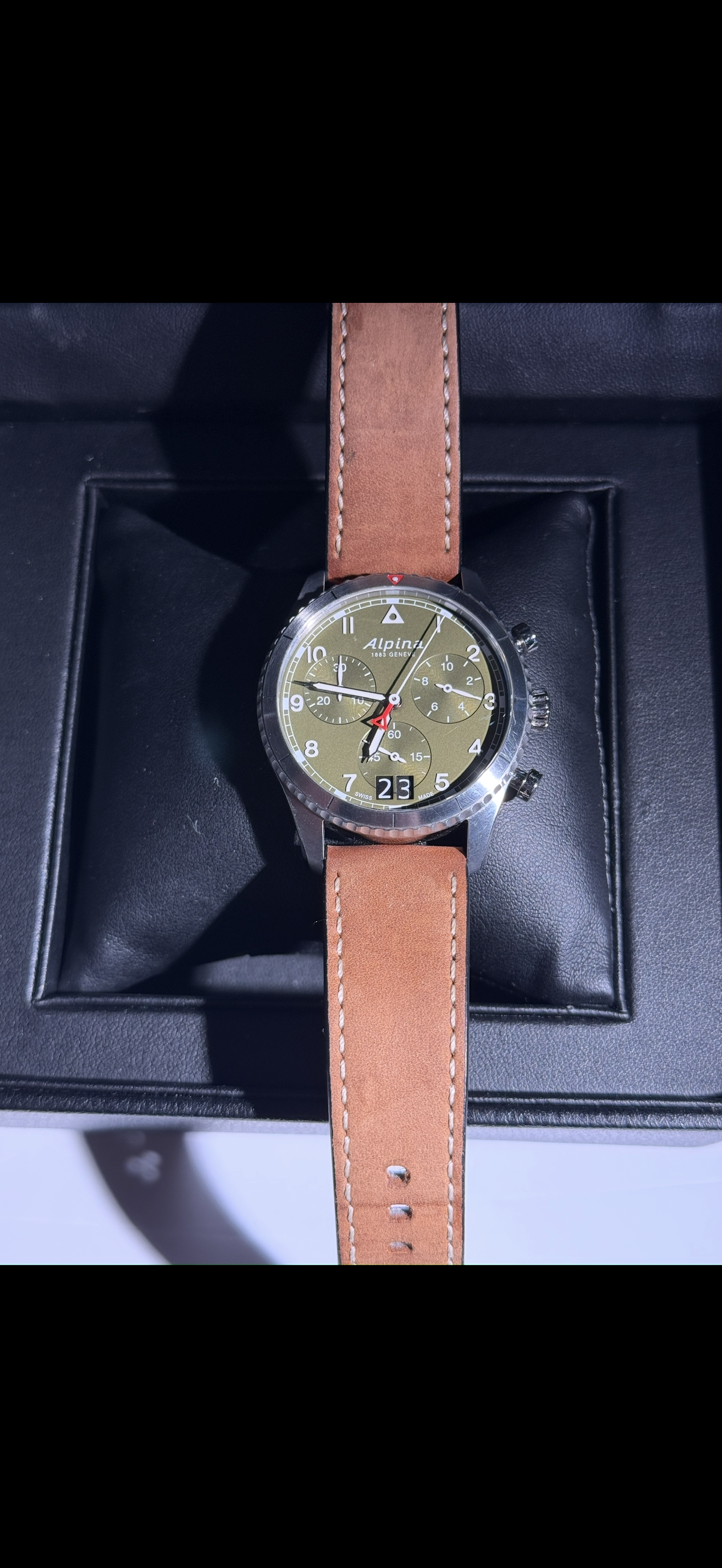 Pilot Quartz Chronograph Big Date
SKU: AL-372GR4S26 ALPINA MENS

With box and tag 

This Startimer Pilot Quartz Chronograph Big Date comes in a 41mm case with a calf leather strap and a quartz movement. The watch offers hours, minutes, seconds, big date a