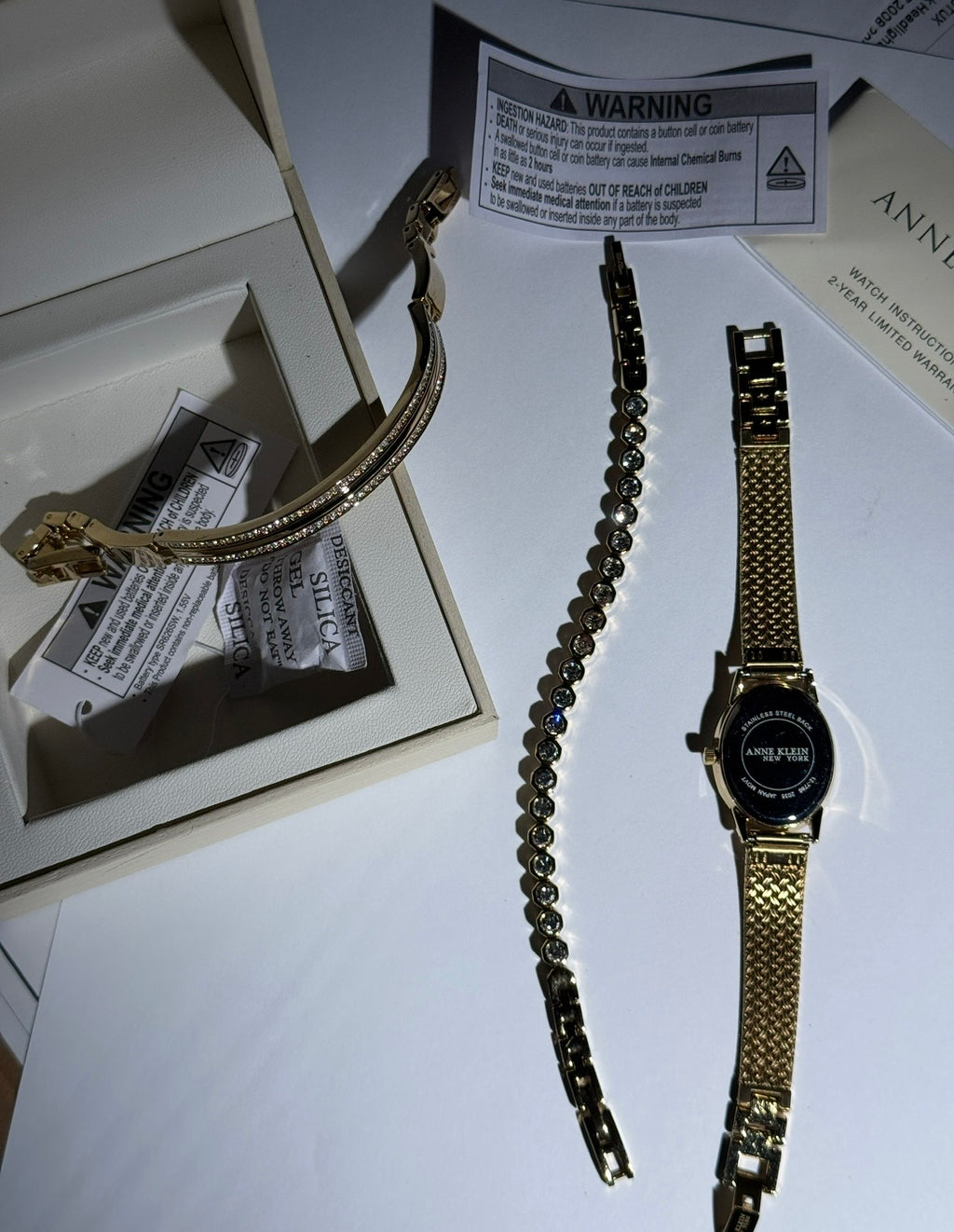 Anne Klein New York Crystal Accented Women's Watch and Bracelet Set, 24 x 35mm

Details
Brand: Anne Klein New York;
Model #: 12/7786GPST;
Case Material: Alloy;
Case Thickness: 8.6 mm;
Case Diameter: 24 x 35 mm;
Movement: Quartz;
Used good condition